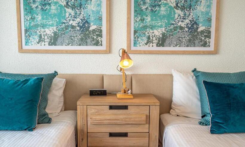 2 Bedroom Premium Apartment Sea View, Mandolin Beachfront Resort