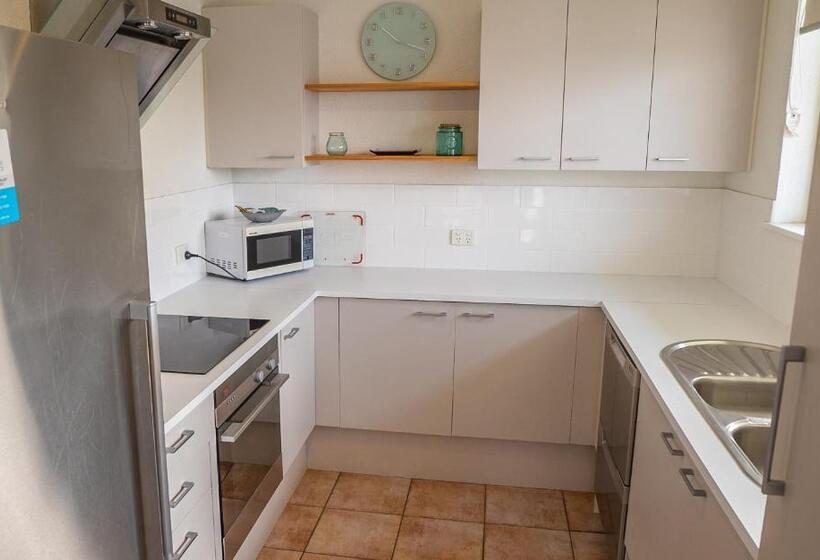 Superior 2-bedroom flat with sea view, Mandolin Beachfront Resort