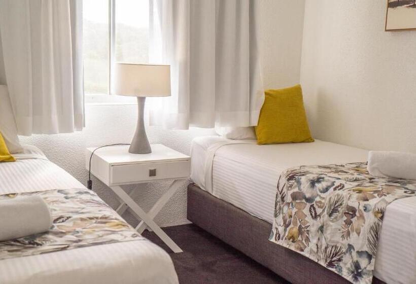 Superior 2-bedroom flat with sea view, Mandolin Beachfront Resort