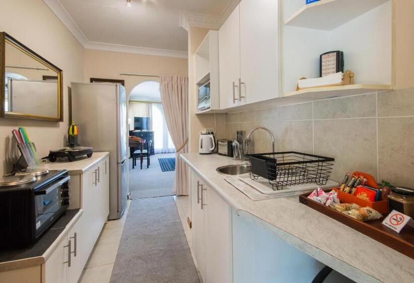 מיטת קינג בסוויטה, Golfer's Lodge