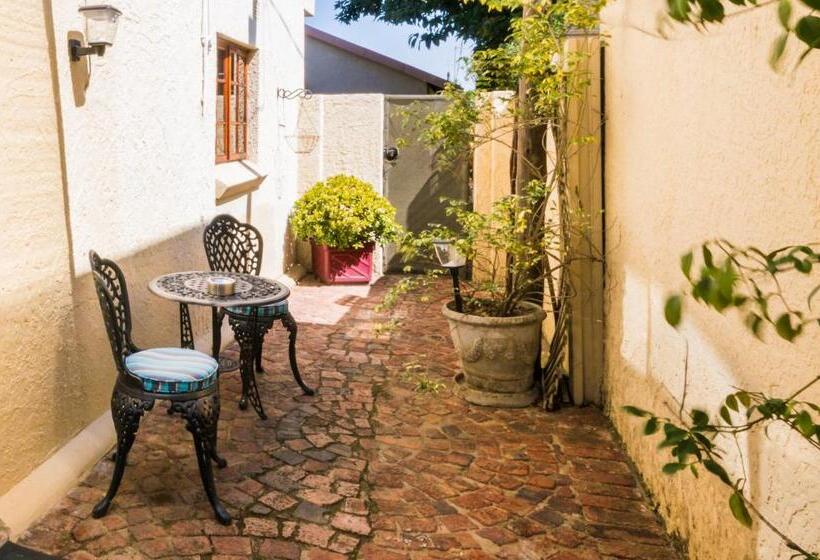 סטודיו סופריור, Golfer's Lodge