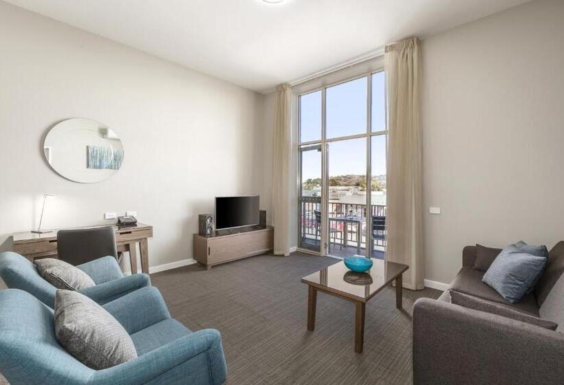 דירת חדר, Quest Albury On Townsend