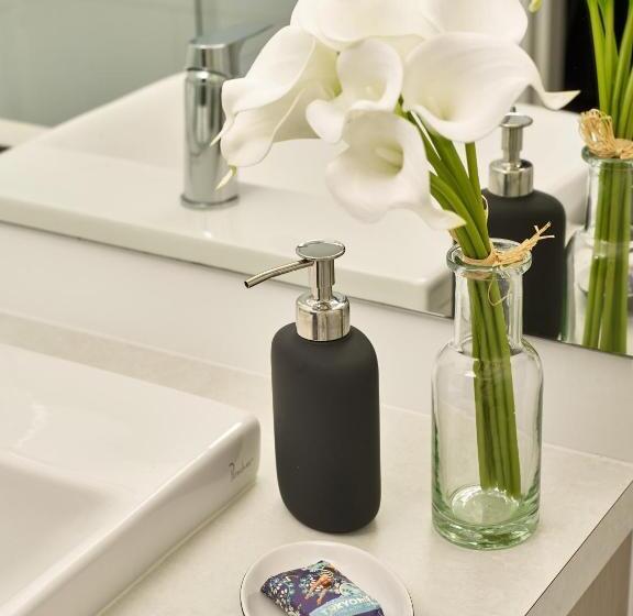 סטודיו אקזקיוטיב, Quest Albury On Townsend