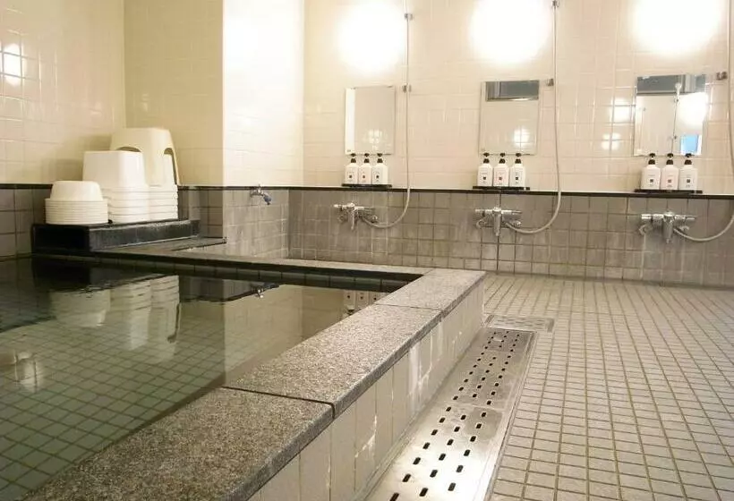 تختخواب در اتاق مشترک, Shin Osaka Youth Hostel