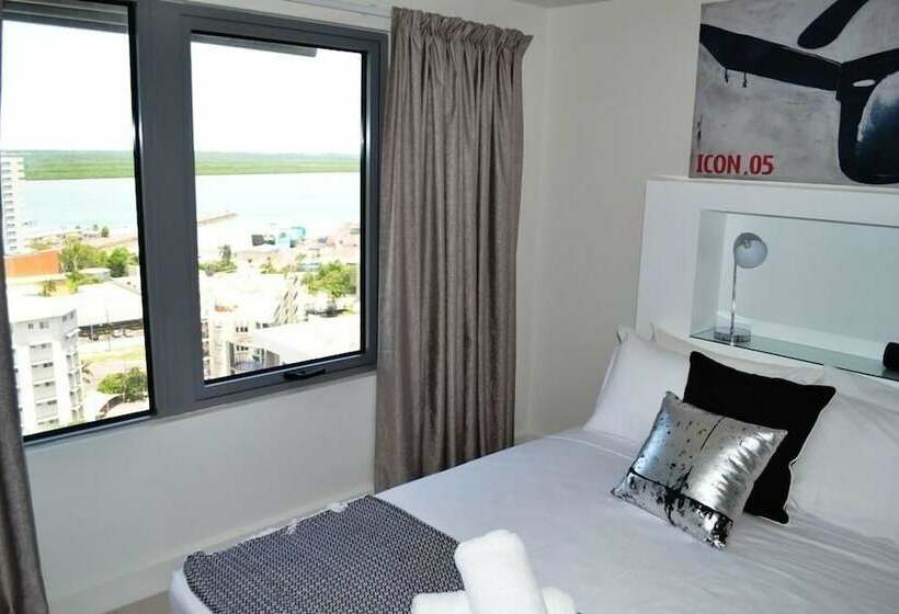 一ベッドルームエクゼクティブアパートメント, Signatures On Woods