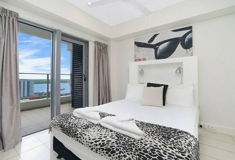 一ベッドルームエクゼクティブアパートメント, Signatures On Woods