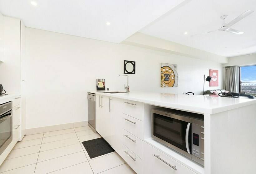 一ベッドルームエクゼクティブアパートメント, Signatures On Woods