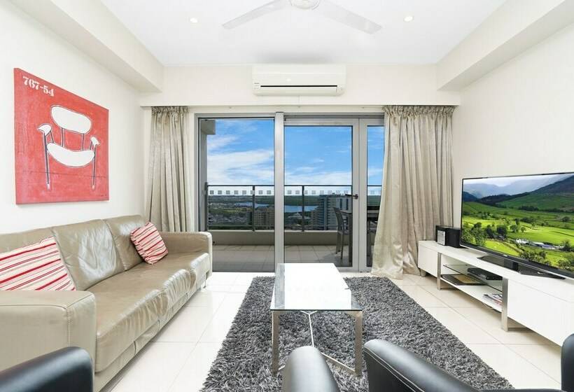 一ベッドルームエクゼクティブアパートメント, Signatures On Woods