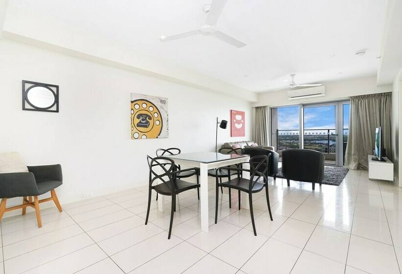 一ベッドルームエクゼクティブアパートメント, Signatures On Woods