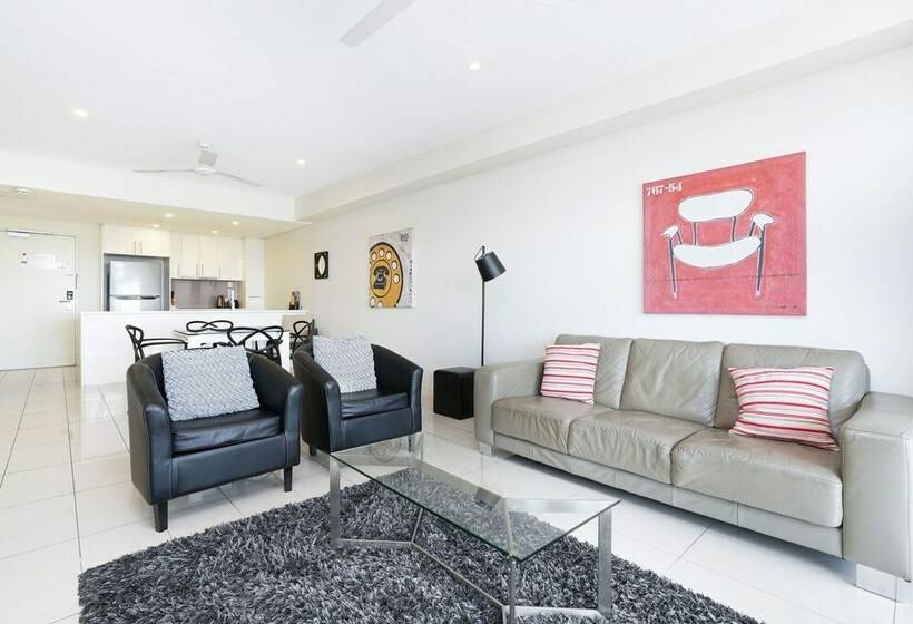 一ベッドルームエクゼクティブアパートメント, Signatures On Woods