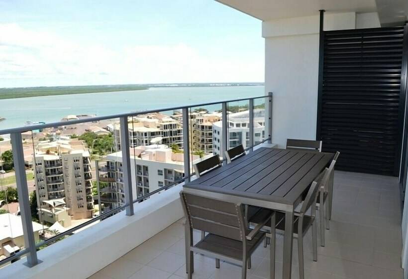 一ベッドルームエクゼクティブアパートメント, Signatures On Woods