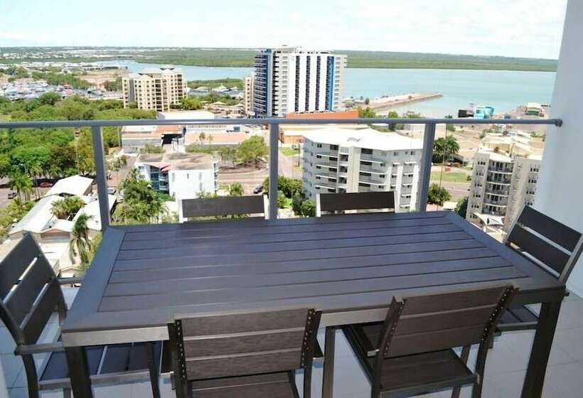 一ベッドルームエクゼクティブアパートメント, Signatures On Woods