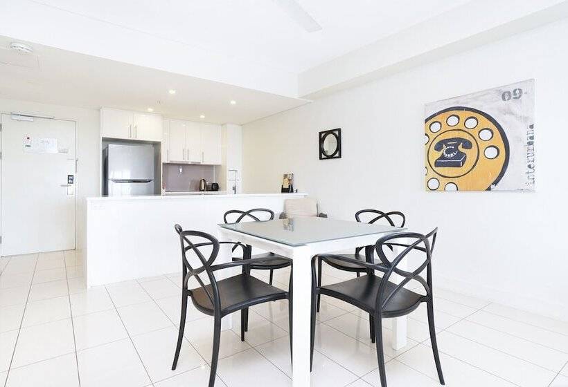 一ベッドルームエクゼクティブアパートメント, Signatures On Woods