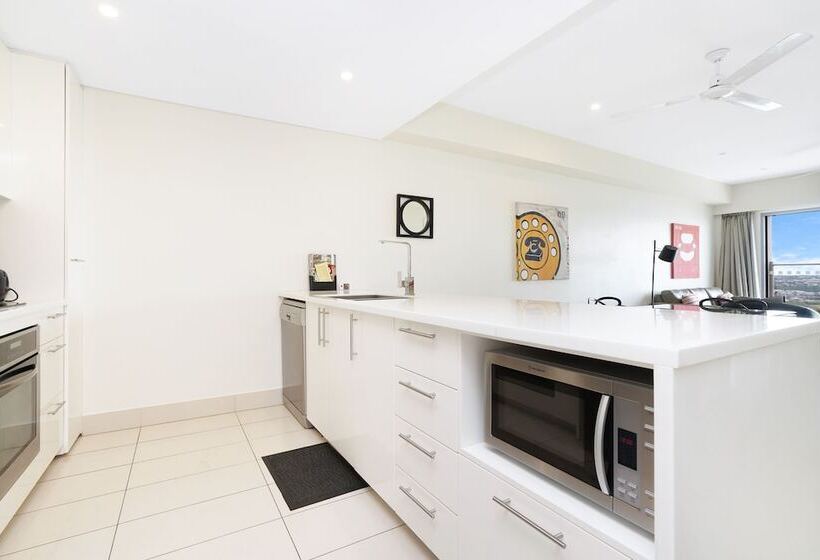 一ベッドルームエクゼクティブアパートメント, Signatures On Woods