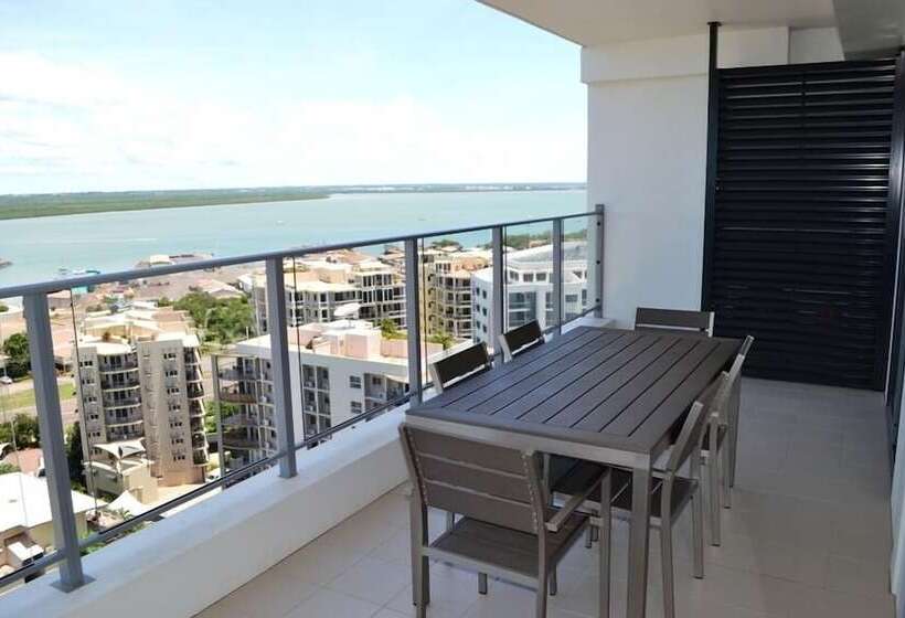 一ベッドルームエクゼクティブアパートメント, Signatures On Woods