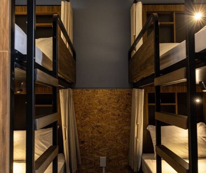 共用房间的床, Haka House Rotorua