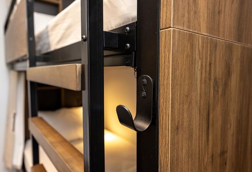 共用房间的床, Haka House Rotorua