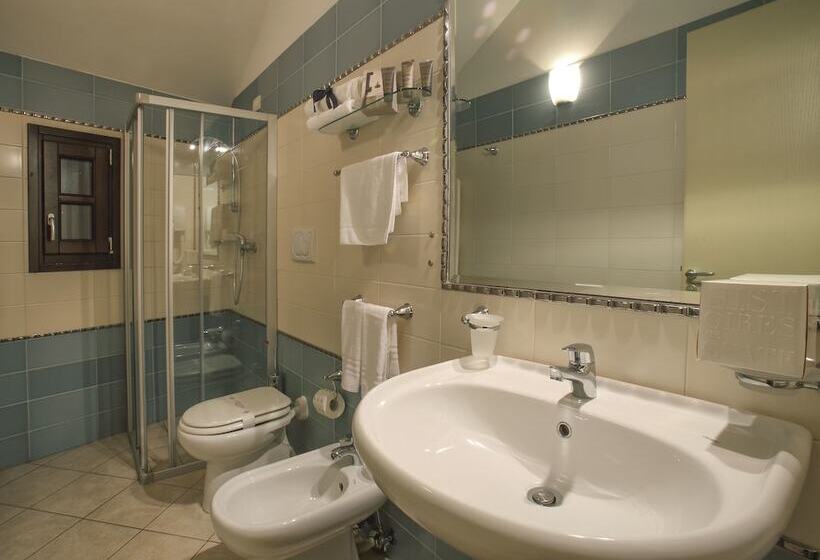 标准三人间, Al Pescatore Hotel & Restaurant