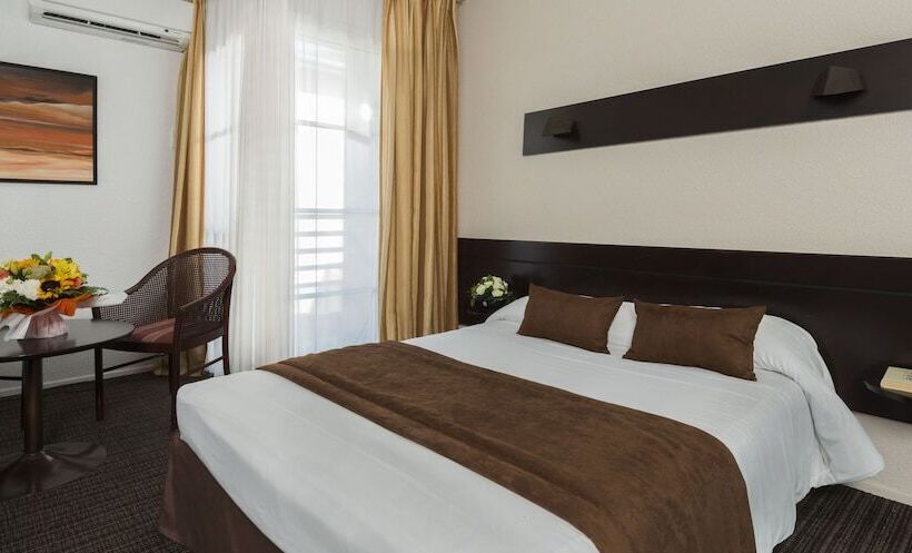 חדר סטנדרט, Espace Leonard De Vinci