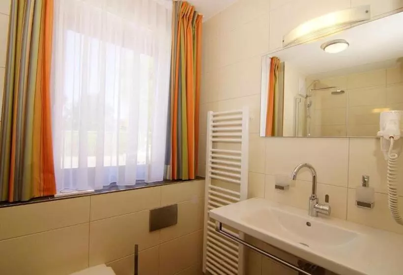 اتاق استاندارد یک تخته با بالکن, Gasthaus Und Landhotel Wiedmann