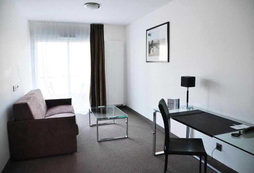 شقة غرفة واحدة, Golden Tulip Nantes Carquefou Suite