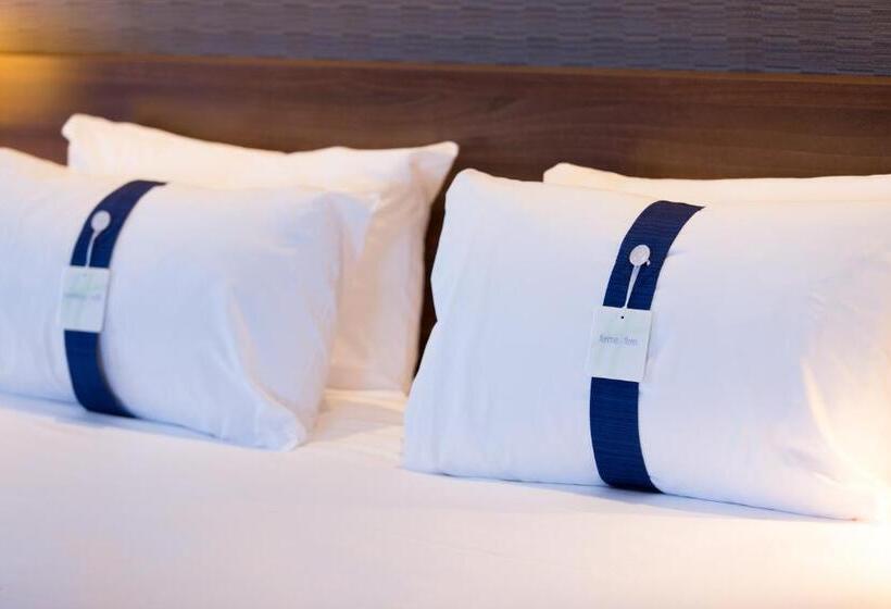 Номер Стандарт Адаптированный для Инвалидов, Holiday Inn Express Toulon Est, An Ihg