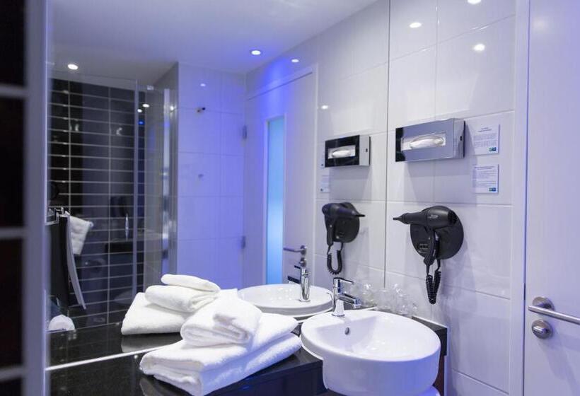 Номер Стандарт Адаптированный для Инвалидов, Holiday Inn Express Toulon Est, An Ihg