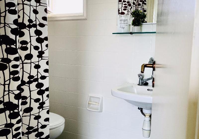 Номер Стандарт Адаптированный для Инвалидов, Holiday Inn Express Toulon Est, An Ihg