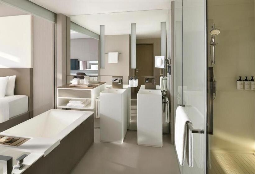 Classic room with balcony, Intercontinental Dubai Marina, An Ihg