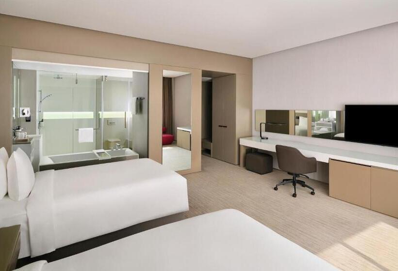 Classic room with balcony, Intercontinental Dubai Marina, An Ihg