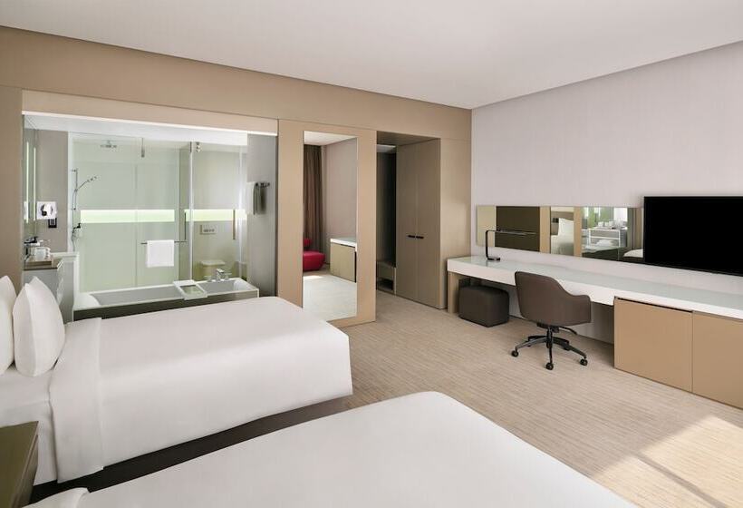 Classic room with balcony, Intercontinental Dubai Marina, An Ihg