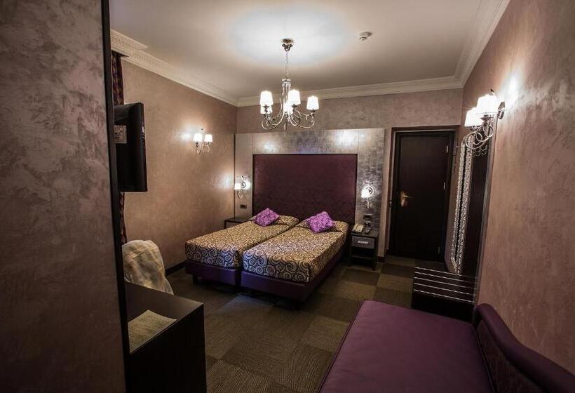 חדר סטנדרט לשלושה, Romano