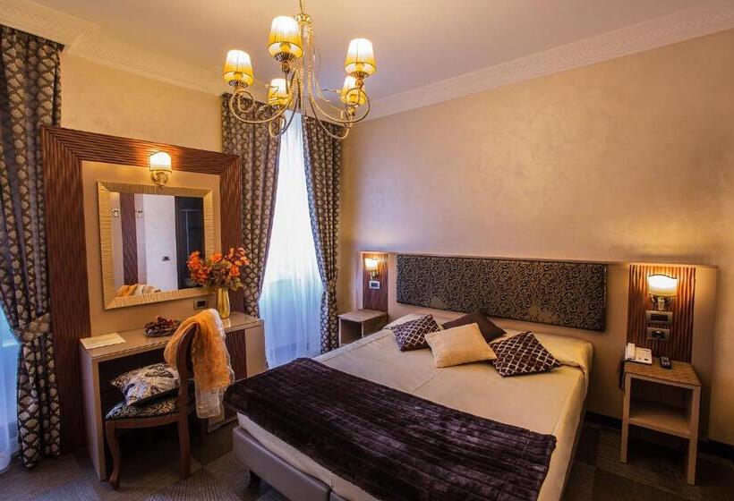 חדר סופריור לשלושה, Romano