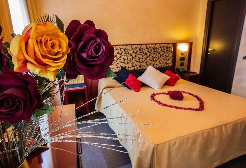 חדר סופריור לשלושה, Romano