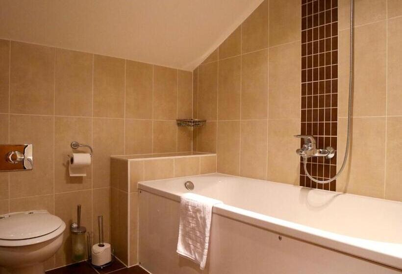 Семейный Номер, Villare Hitchin Town Centre