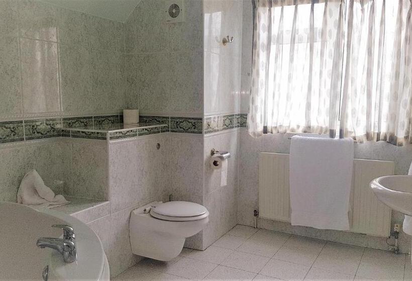 Полулюкс Повышенной Комфортности, Villare Hitchin Town Centre