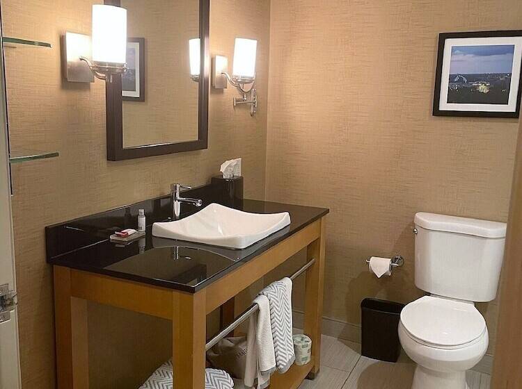 디럭스 스위트, Wyndham Avon