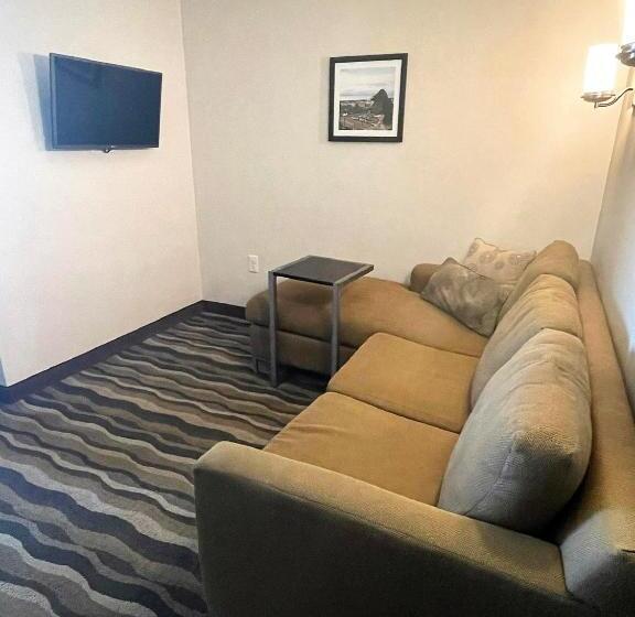 מיטת קינג בסוויטה, Wyndham Avon