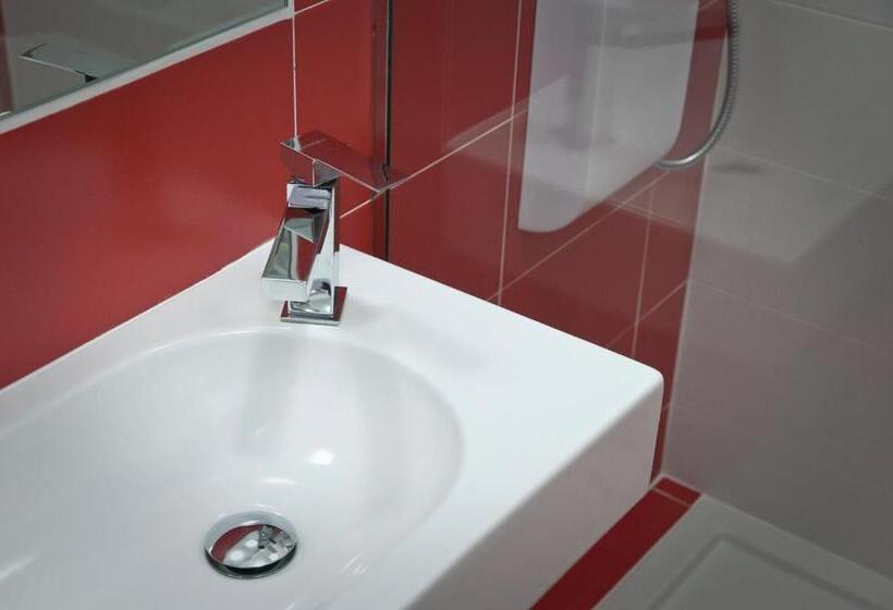 غرفة قياسية ثلاثية, Ah Premium Isola Di Pazze