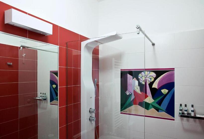 غرفة قياسية ثلاثية, Ah Premium Isola Di Pazze