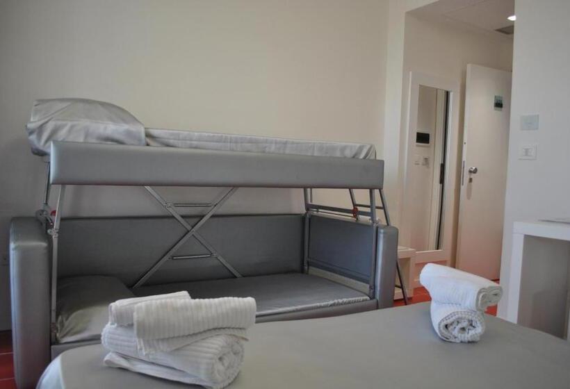 غرفة قياسية رباعية, Ah Premium Isola Di Pazze