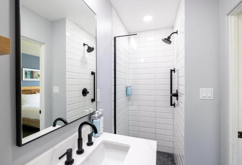 غرفة قياسية سرير كينج, Tides Oceanview Inn And Cottages