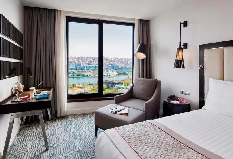 オーシャンビュースーペリアールーム, Mövenpick Istanbul Hotel Golden Horn