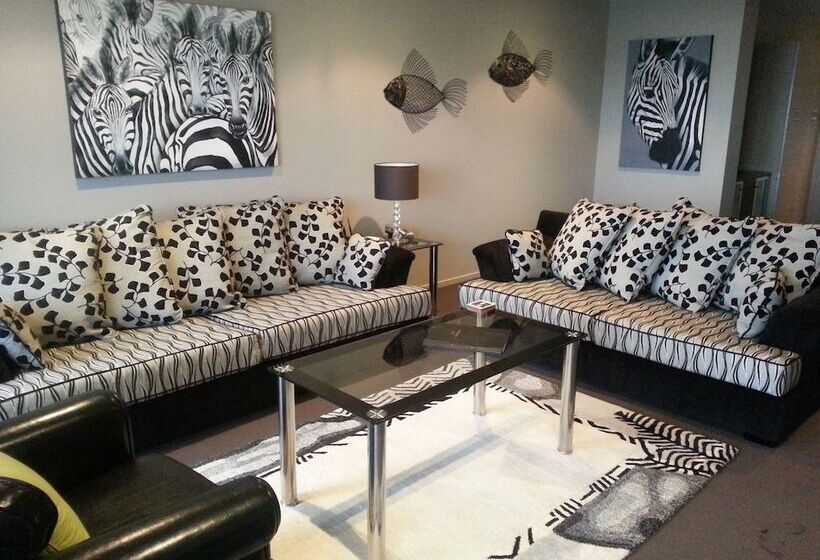 스위트, Sovereign Pier On The Waterways