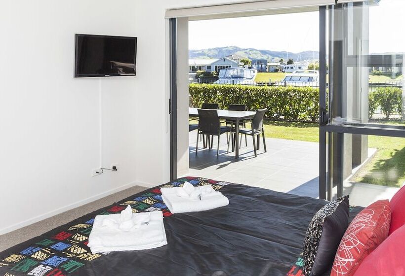 스위트, Sovereign Pier On The Waterways