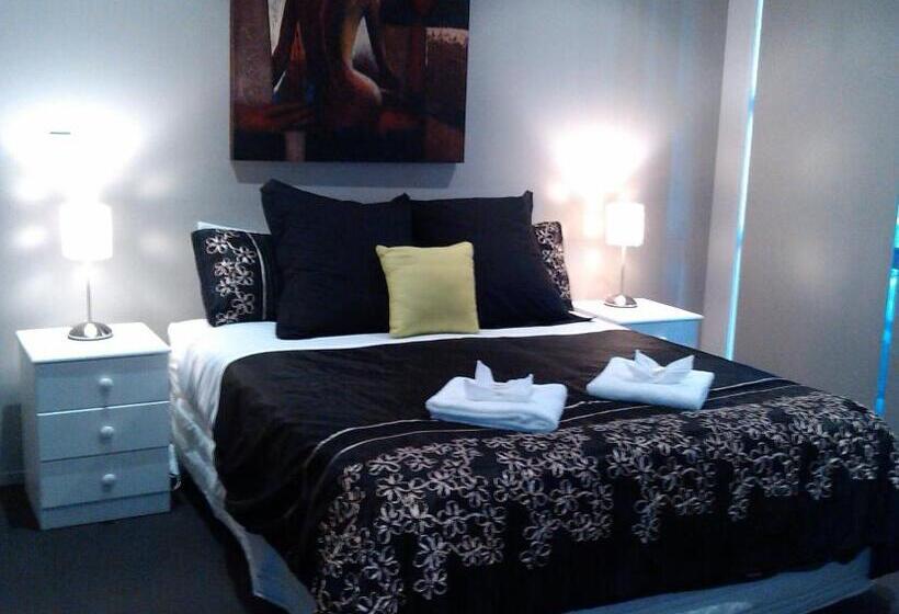 스위트, Sovereign Pier On The Waterways