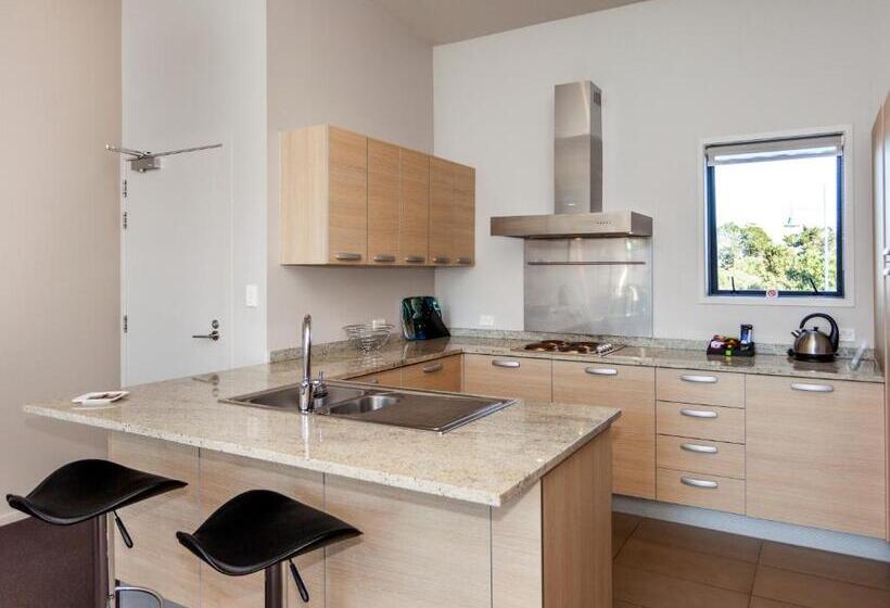 스위트, Sovereign Pier On The Waterways