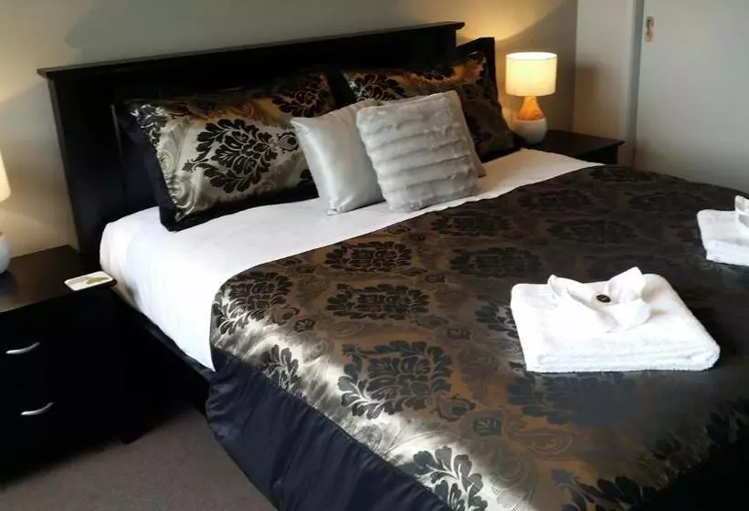 3 Bedroom Suite, Sovereign Pier On The Waterways