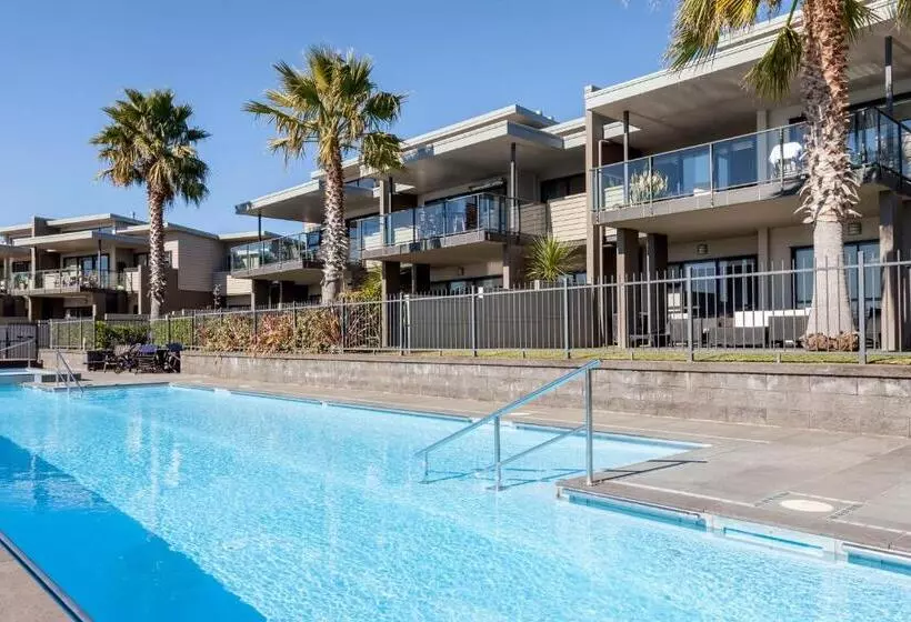 3 Bedroom Suite, Sovereign Pier On The Waterways