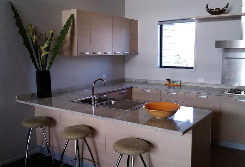 디럭스 스위트, Sovereign Pier On The Waterways